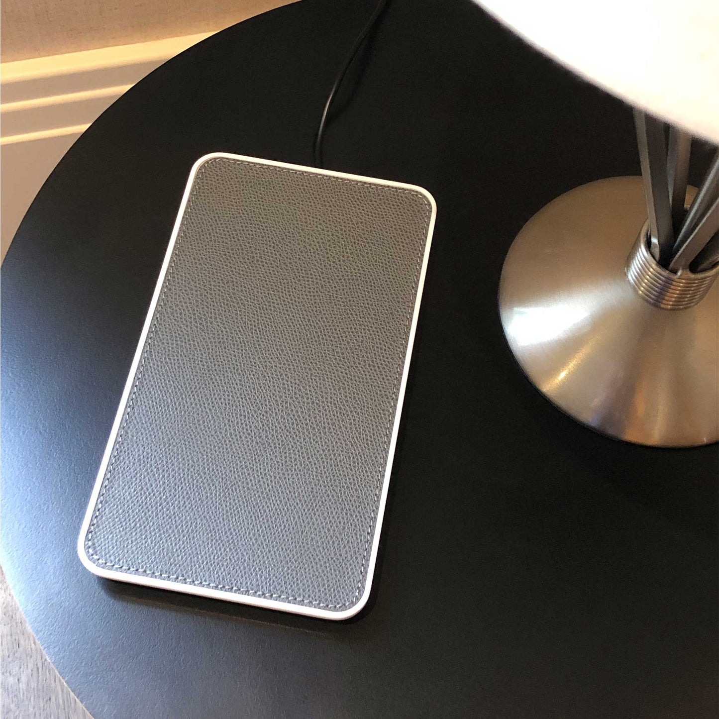 Steve Leather Wireless Single Charger in Graphite